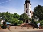 Eingangsbereich zum Kirchpark der Petruskirche